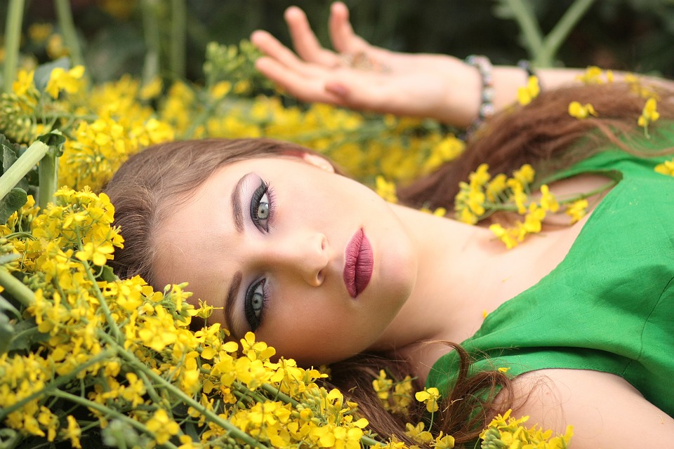 Steps To Removing Wrinkles Under The Eyes